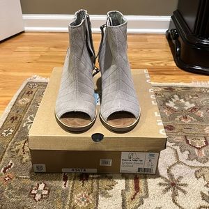 Like new Toms peep toe bootie.